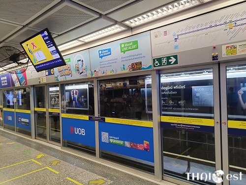 Metro platform